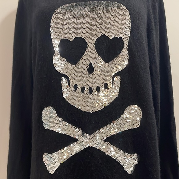 Wildfox Black sweater with Skull and Crossbones Silver Sequins - Picture 4 of 8